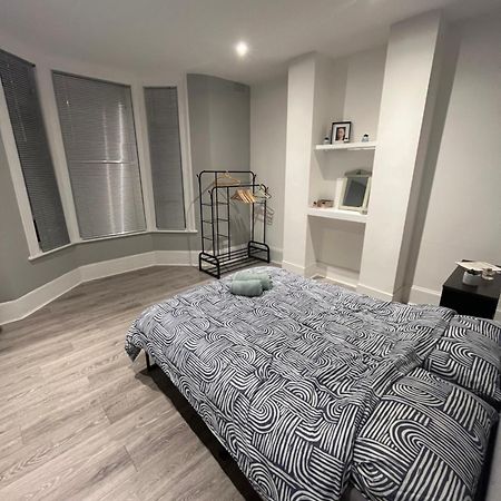 Cozy Two Bed In Brixton Next To Station Leilighet London Eksteriør bilde